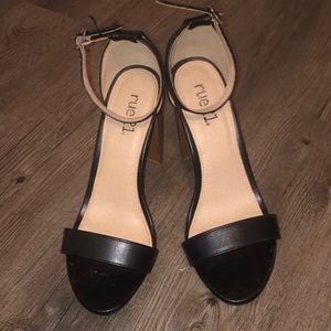 Black wooden 4-inch heels